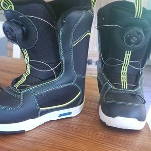 Children's snowboard boots